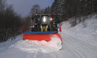 Claas Arion 640 Odhrnování 2015