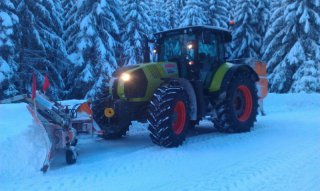 Claas Arion 640 Odhrnování 2015